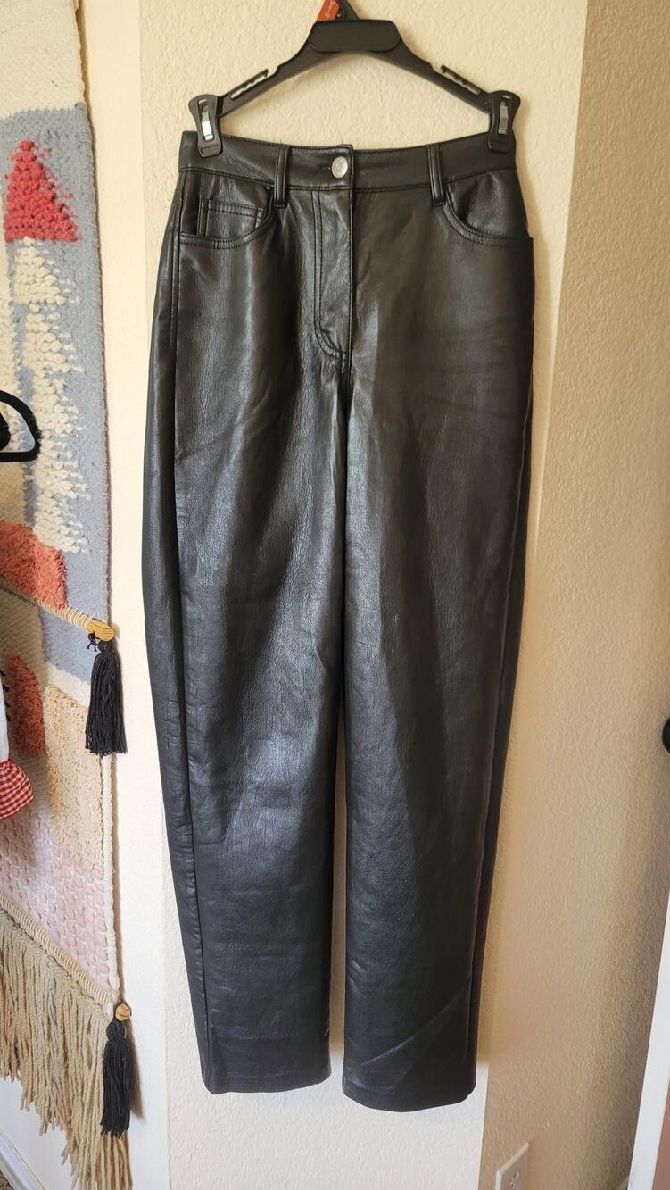 Wilfred Aritzia Melina Faux Leather Pants in Black, sz 00